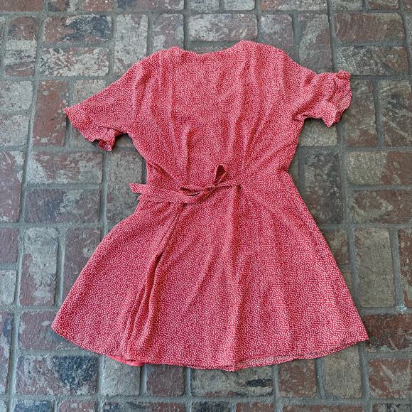 Lulus Red Button Up Dress Short Sleeve Ruffle Tie Back V-Neck Printed Size L - Picture 3 of 3